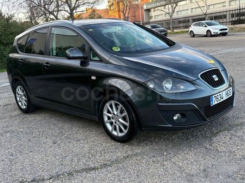 Usado Seat Altea XL Style 105 CV (77 kW) 2011 Negro Monovolumen