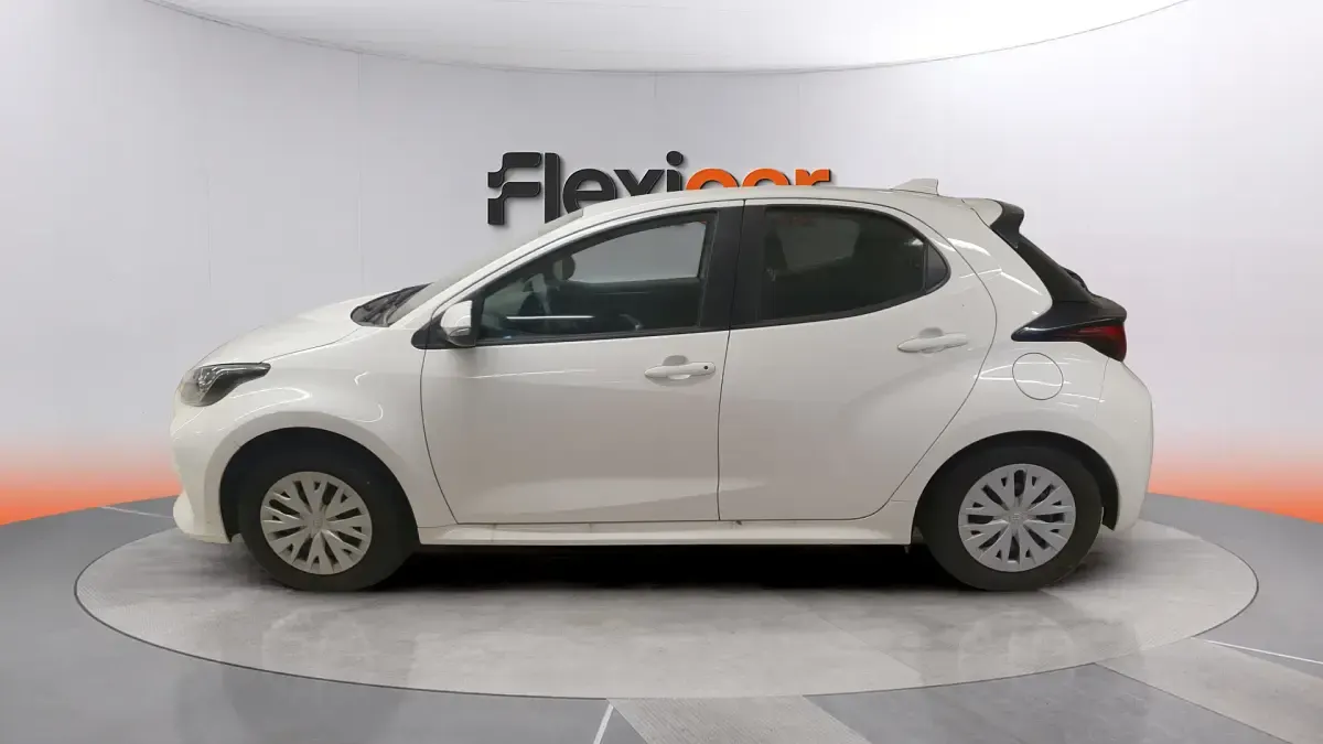 Usado Toyota Yaris Hybrid Active 116 CV (85 kW) 2025 Blanco Berlina