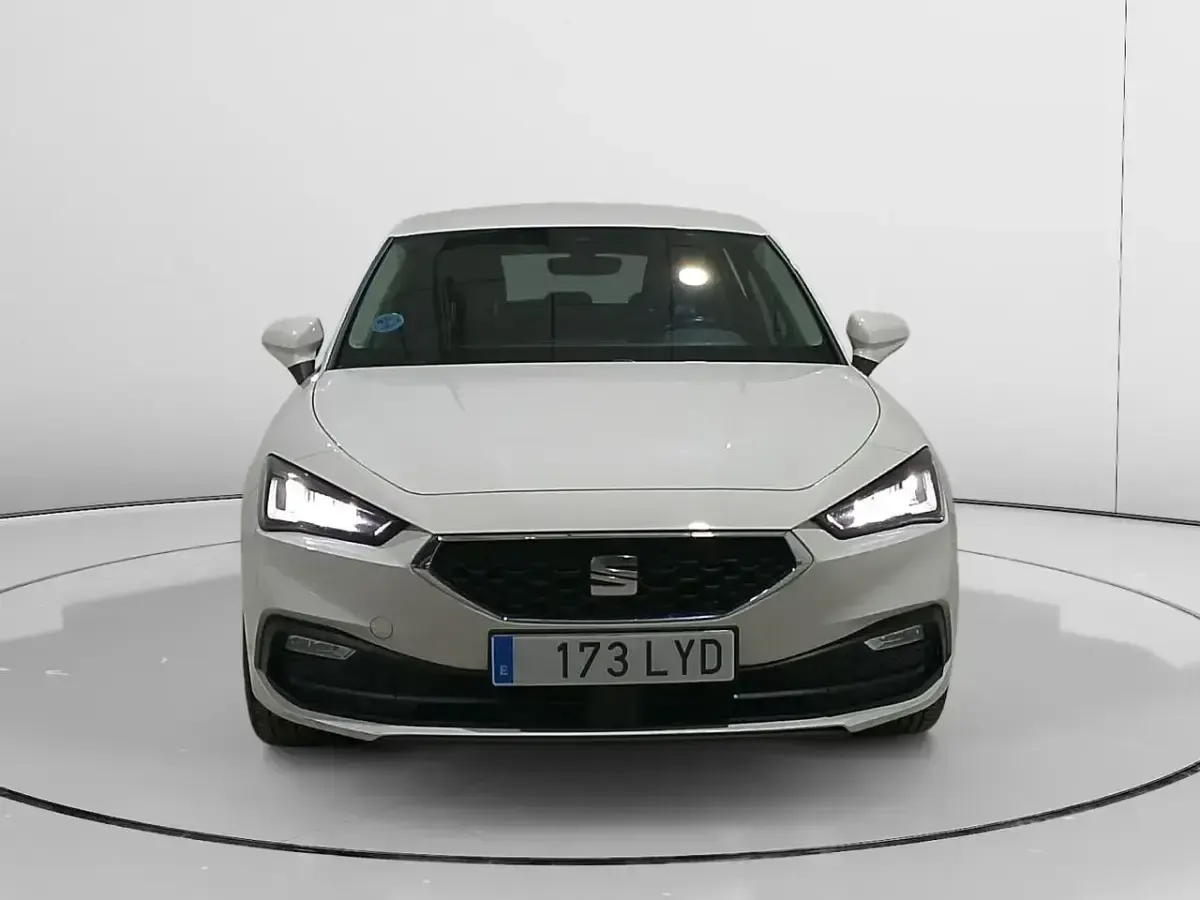 Usado Seat Leon Reference 116 CV (85 kW) 2022 Blanco Berlina