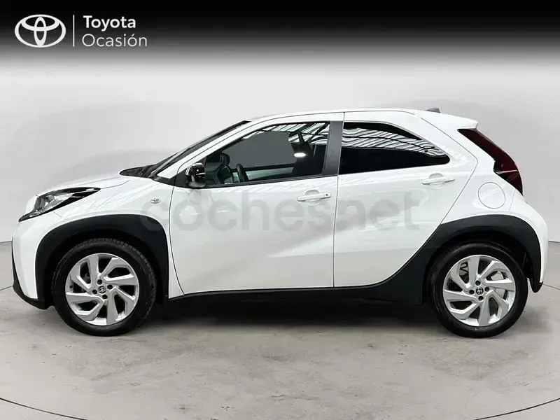 Usado Toyota Aygo X Play 72 CV (52 kW) 2025 Blanco SUV