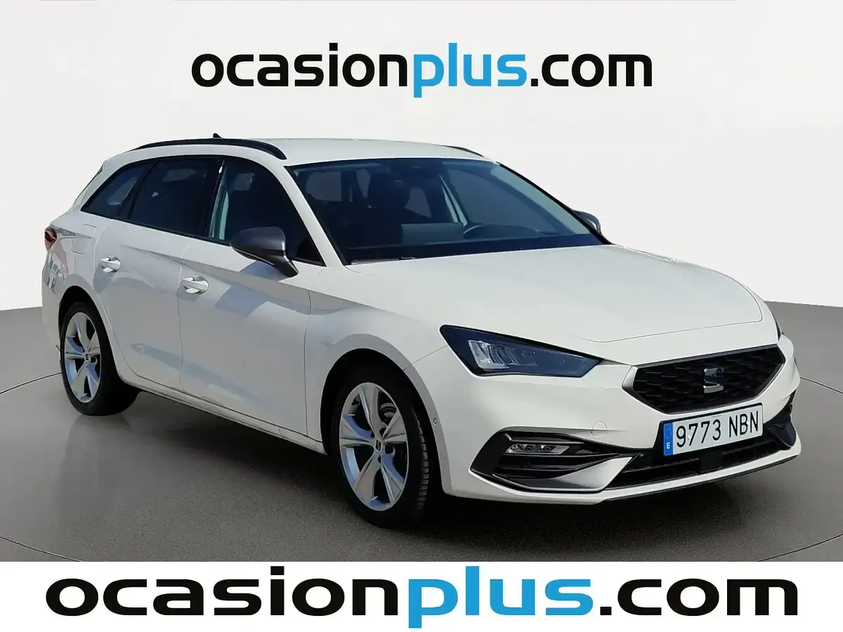 Usado Seat Leon FR 150 CV (110 kW) 2025 Blanco Familiar