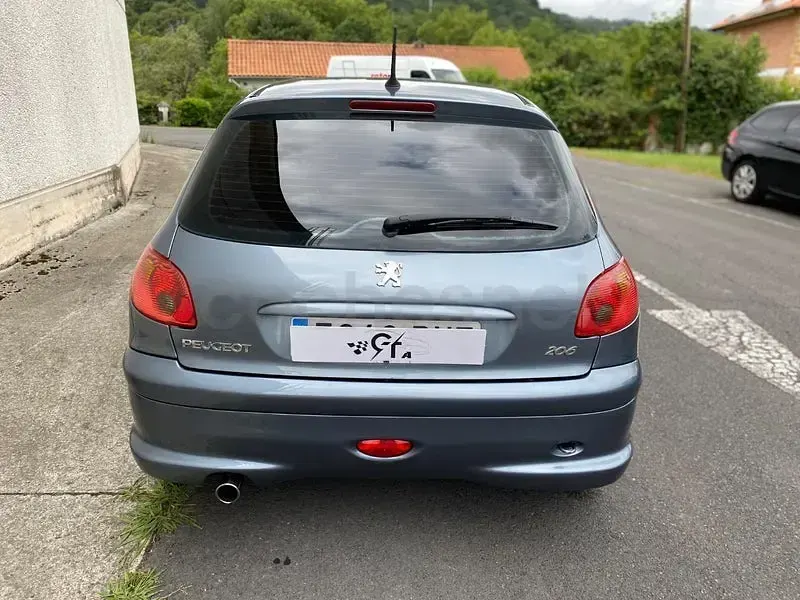 Usado Peugeot 206 110 CV (80 kW) 2006 Gris / plata Berlina