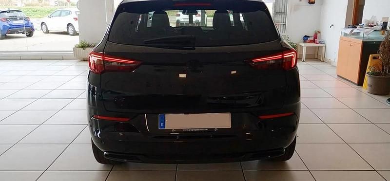 Usado Opel Grandland X Edition 131 CV (96 kW) 2024 Karbon black SUV