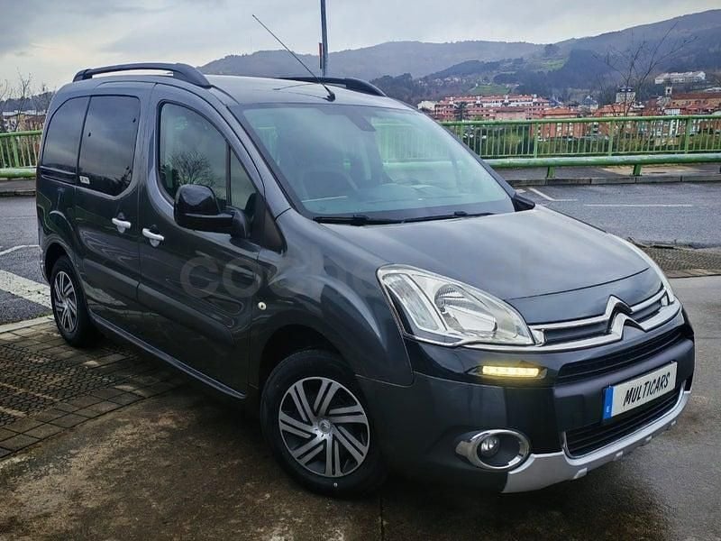 Usado Citroën Berlingo XTR 114 CV (83 kW) 2015 Gris / plata Monovolumen