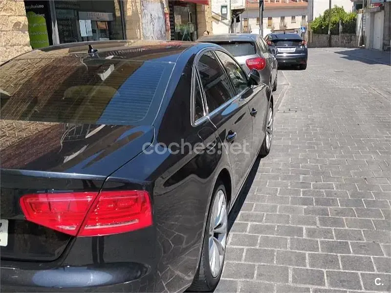 Usado Audi A8 250 CV (183 kW) 2012 Negro Berlina