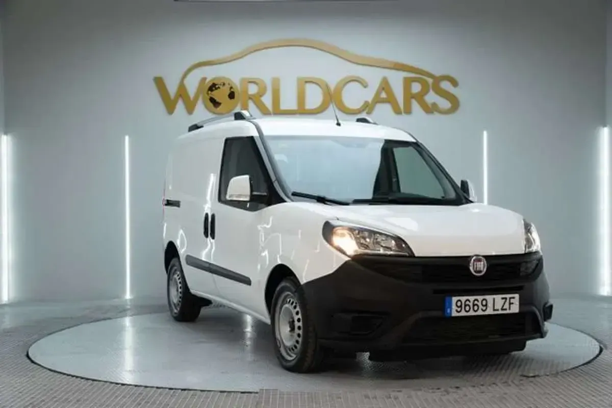 Usado Fiat Doblò 90 CV (66 kW) 2022 Blanco Monovolumen