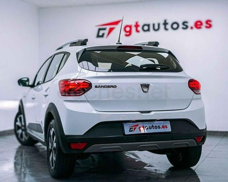 Usado Dacia Sandero Comfort 91 CV (66 kW) 2022 Blanco Berlina