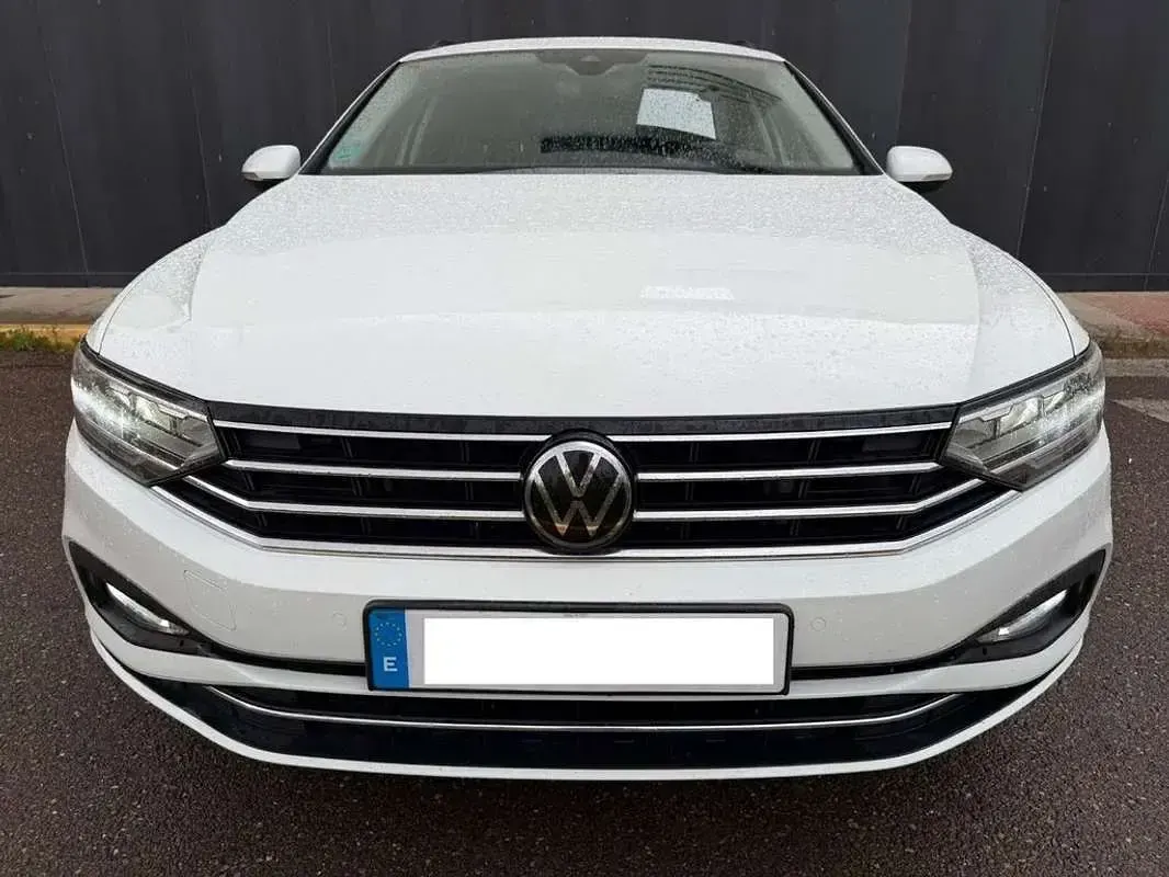 Usado VW Passat Executive 150 CV (110 kW) 2021 Blanco Familiar