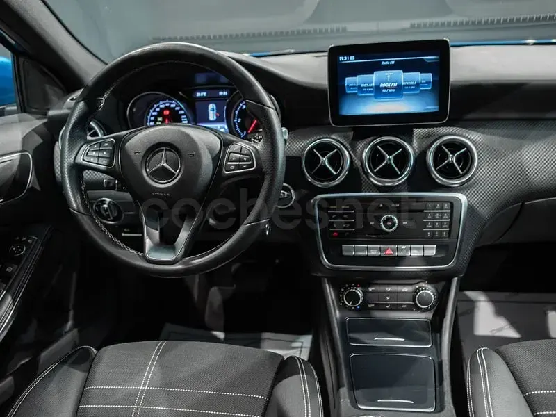 Usado Mercedes A200 Urban 136 CV (100 kW) 2016 Azul Berlina