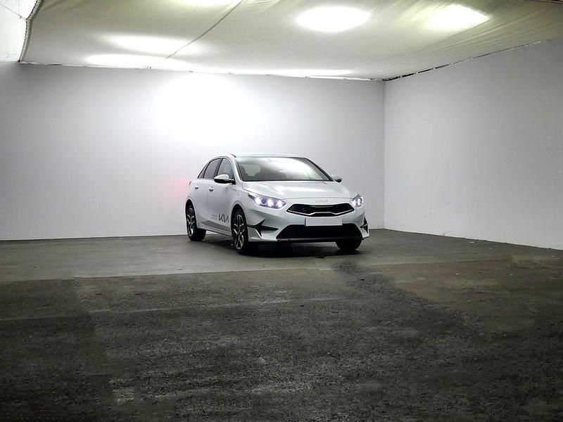 Usado Kia Ceed 120 CV (88 kW) 2022 Blanco Utilitario