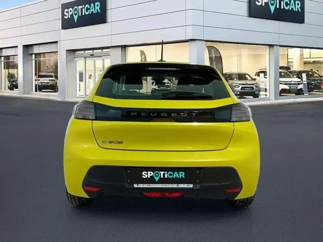 Usado Peugeot e-208 Style 114 kW (156 CV) 2026 Amarillo Utilitario
