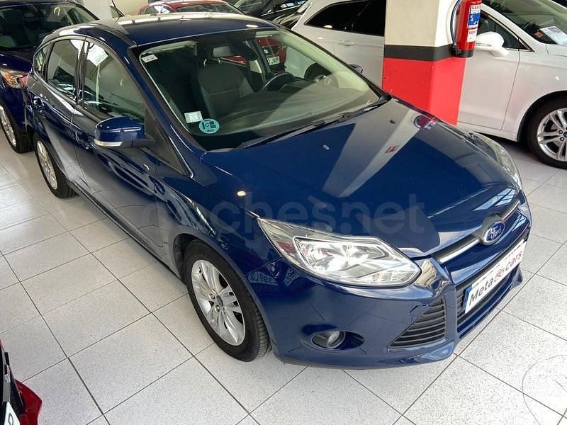 Usado Ford Focus Trend 101 CV (74 kW) 2014 Azul Berlina
