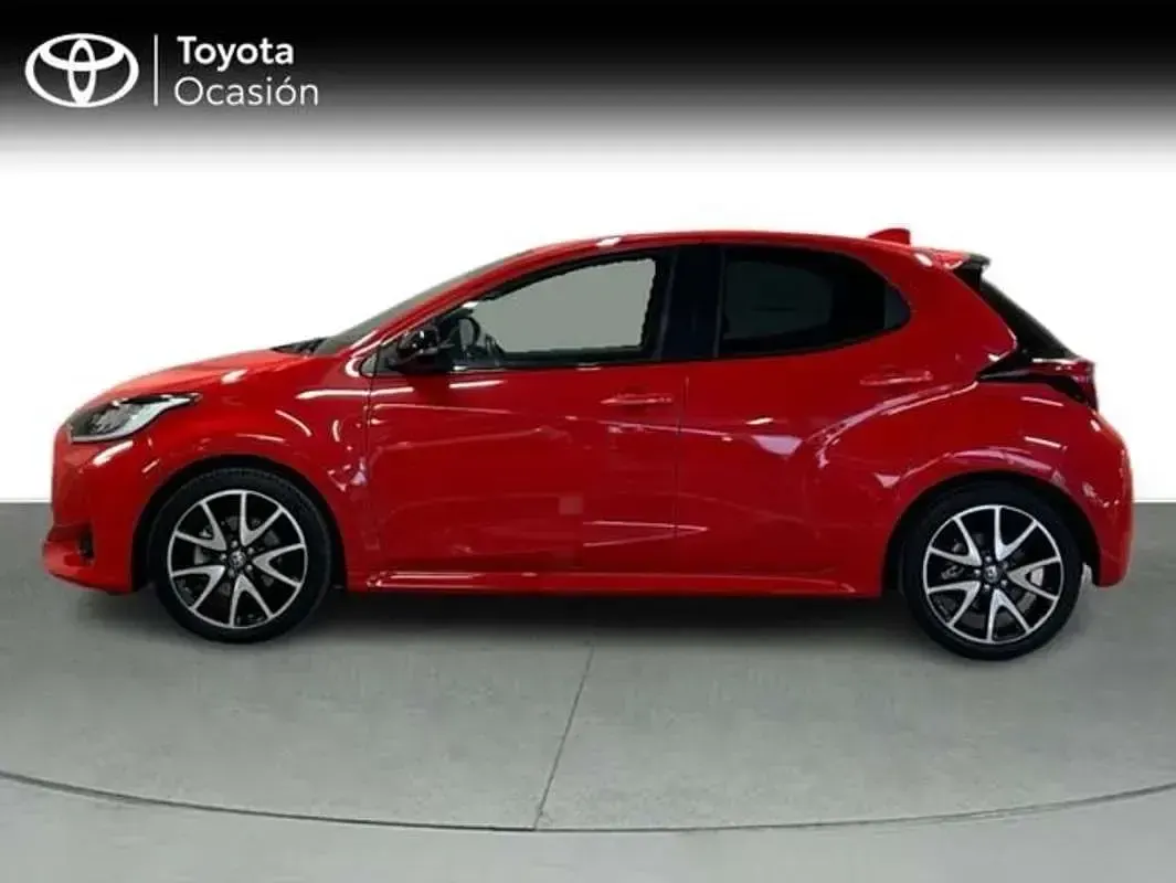 Usado Toyota Yaris Style 116 CV (85 kW) 2022 Rojo Utilitario