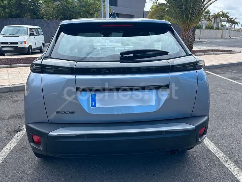 Usado Peugeot 2008 Active 100 CV (73 kW) 2023 Gris / plata SUV