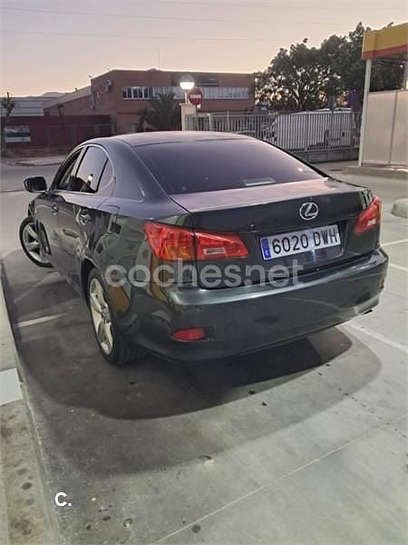 Usado Lexus IS220d Luxury Line 177 CV (130 kW) 2006 Gris / plata Berlina