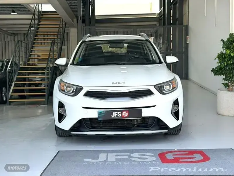 Usado Kia Stonic 120 CV (88 kW) 2022 Blanco SUV