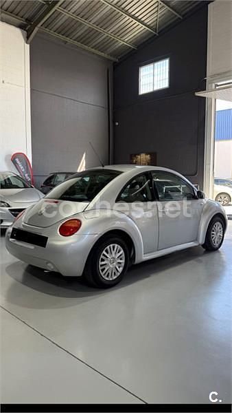 Usado VW New Beetle 150 CV (110 kW) 2001 Gris / plata Utilitario