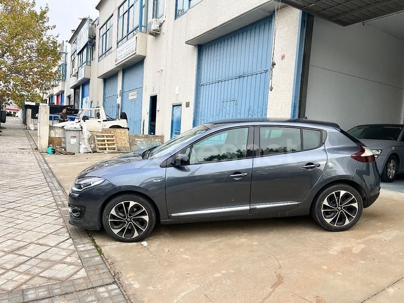 Usado Renault Mégane IV Bose Edition 130 CV (95 kW) 2016 Azul Berlina