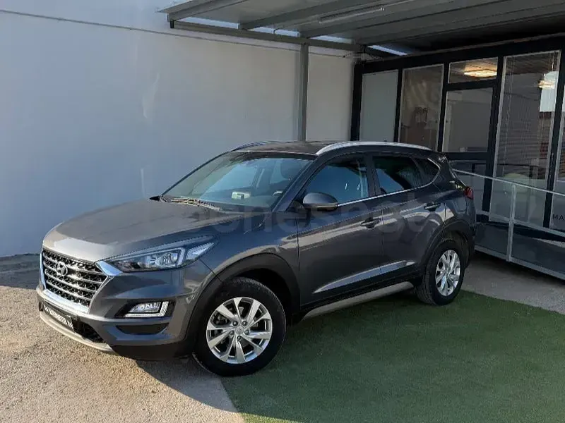 Usado Hyundai Tucson 115 CV (84 kW) 2020 Gris / plata SUV