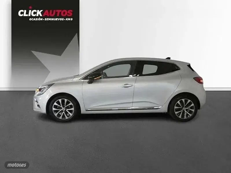 Usado Renault Clio Techno 90 CV (66 kW) 2023 Gris Utilitario