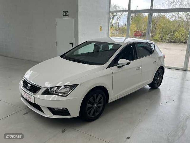 Usado Seat Leon Style 131 CV (96 kW) 2019 Blanco Berlina
