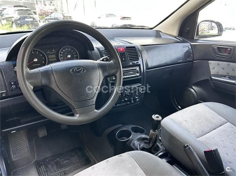 Usado Hyundai Getz 63 CV (46 kW) 2004 Gris / plata Utilitario