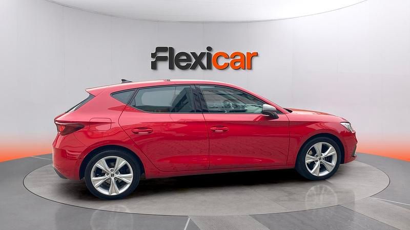 Usado Seat Leon FR 150 CV (110 kW) 2022 Rojo Utilitario