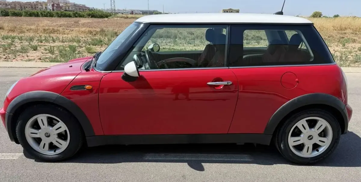 Usado Mini Cooper 116 CV (85 kW) 2005 Rojo Utilitario
