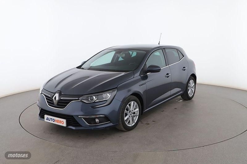 Usado Renault Mégane IV Life 110 CV (80 kW) 2017 Gris / plata Berlina