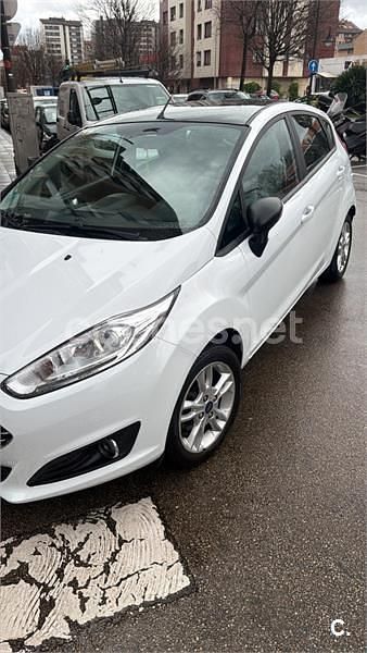 Usado Ford Fiesta Trend 82 CV (60 kW) 2015 Blanco Berlina