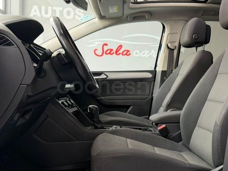 Usado VW Touran Advance 150 CV (110 kW) 2021 Gris / plata Monovolumen