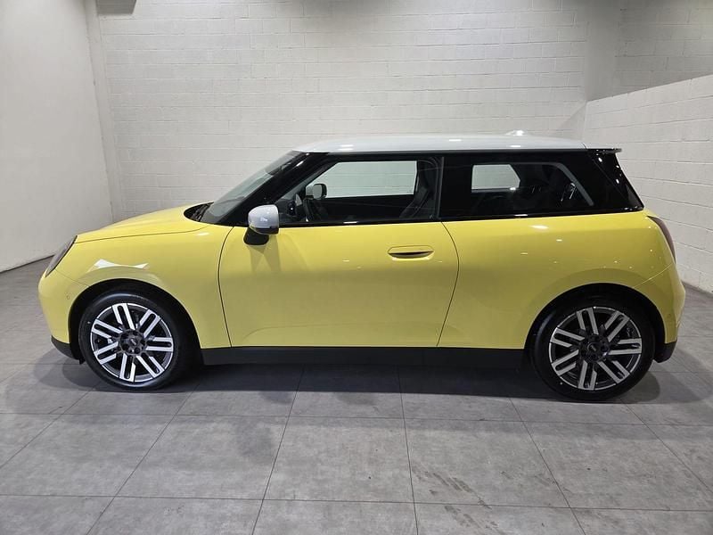Nuevo Mini Cooper 135 kW (184 CV) 2025 Amarillo Utilitario