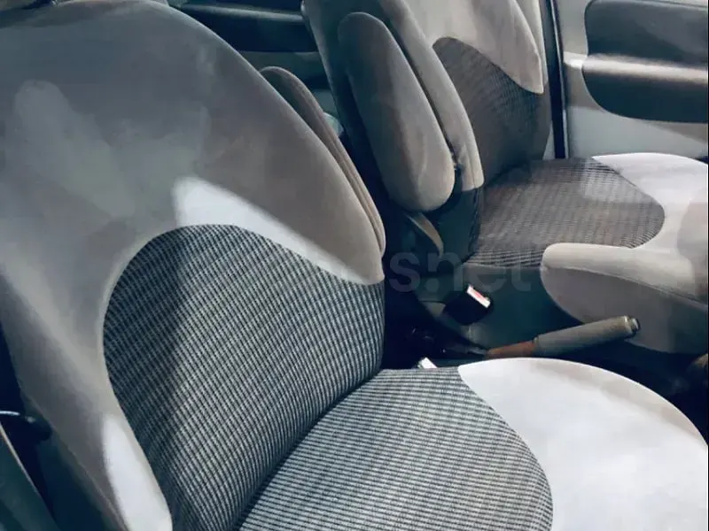 Usado Citroën Xsara Picasso 110 CV (80 kW) 2004 Gris / plata Monovolumen
