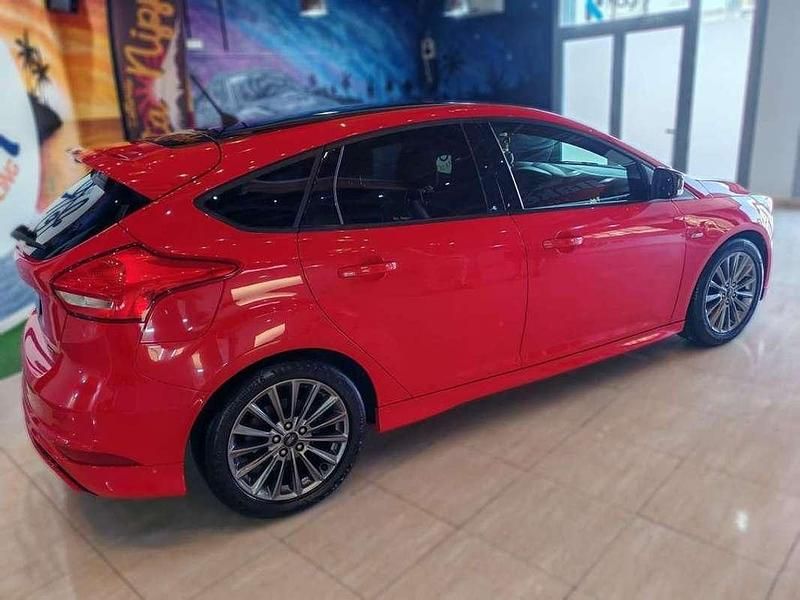 Usado Ford Focus ST-Line 184 CV (135 kW) 2018 Rojo Utilitario