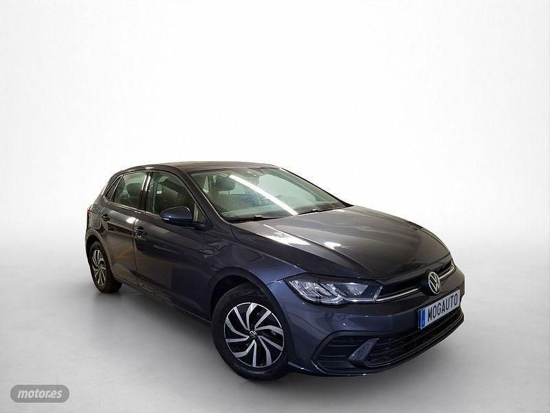 Gris Usado 2023 VW Polo Life Berlina | 17.000 € (Buen precio) - Imagen 1/4