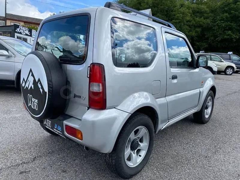 Usado Suzuki Jimny 86 CV (63 kW) 2006 Gris / plata SUV