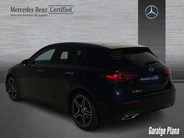 Usado Mercedes A180 116 CV (85 kW) 2025 Negro cosmos