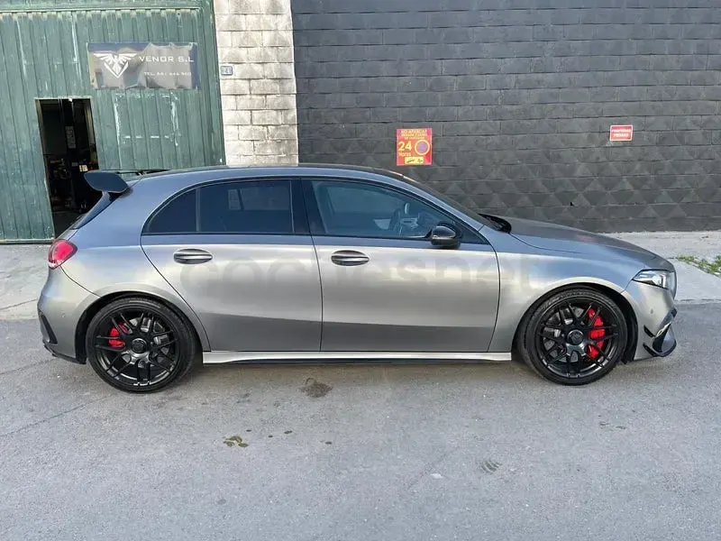 Usado Mercedes A45 AMG 421 CV (309 kW) 2021 Gris / plata Berlina