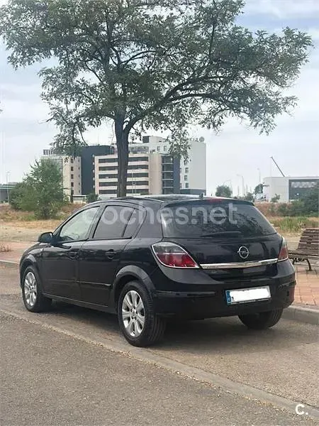 Usado Opel Astra Sport 110 CV (80 kW) 2009 Negro Berlina