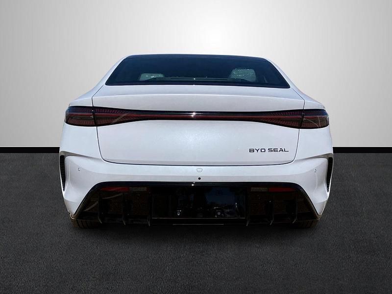 Usado BYD Seal Comfort 169 kW (231 CV) 2026 Gris claro Berlina