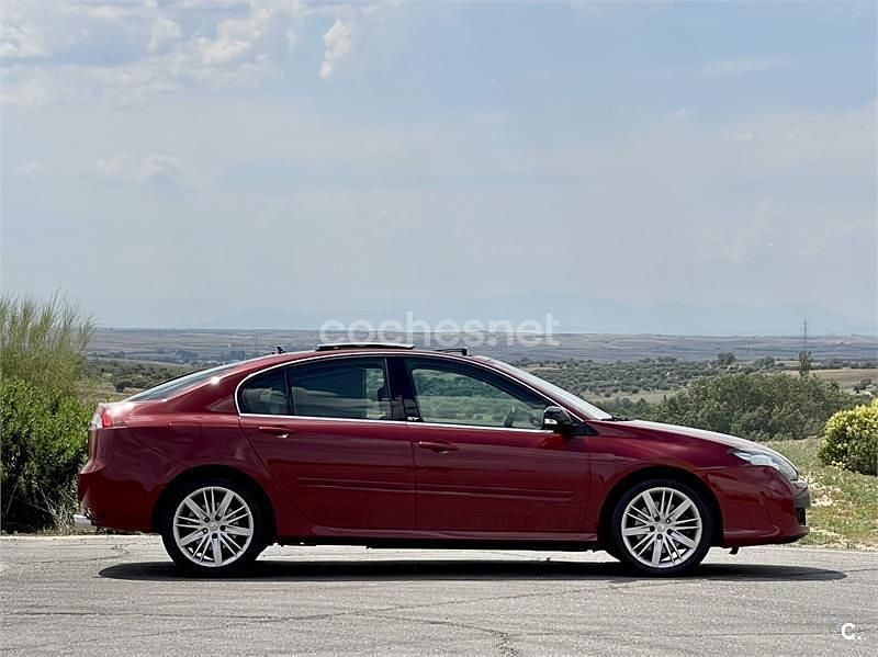 Käytetty Renault Laguna III GT 205 HP (150 kW) 2009 Punainen Sedan
