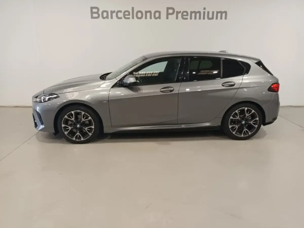 Usado BMW 120 Comfort Edition 163 CV (119 kW) 2025 Gris Utilitario