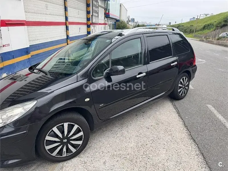 Usado Peugeot 307 110 CV (80 kW) 2008 Negro Familiar