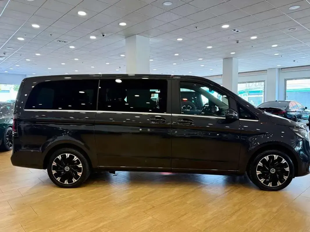Usado Mercedes V250 Avantgarde 190 CV (139 kW) 2024 Negro Monovolumen