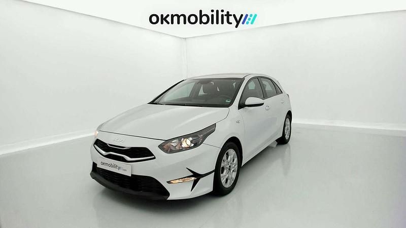 Usado Kia Ceed 120 CV (88 kW) 2022 Blanco Utilitario