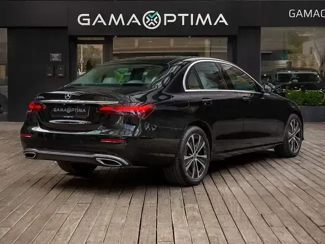 Używany Mercedes E300 320 KM (235 kW) 2021 Czarny Sedan/Limuzyna