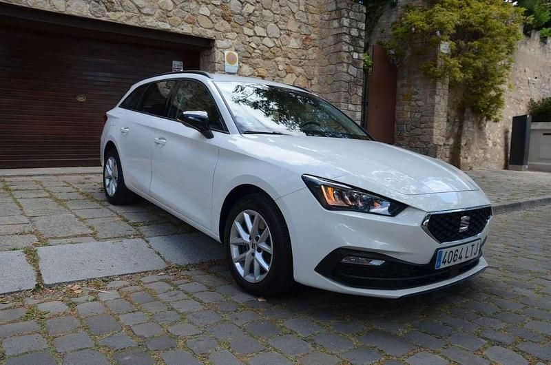 Usado Seat Leon Reference 116 CV (85 kW) 2021 Blanco Familiar