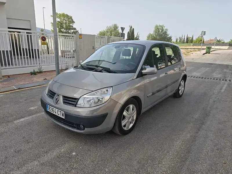 Usado Renault Scénic 130 CV (95 kW) 2008 Gris / plata Monovolumen