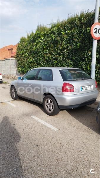 Gris / plata Usado 2000 Audi A3 Ambition Berlina | 1550 € (Buen precio) - Imagen 1/4