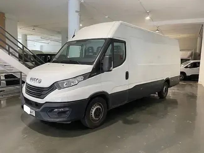Usado Iveco Daily 160 CV (117 kW) 2023 Blanco Berlina